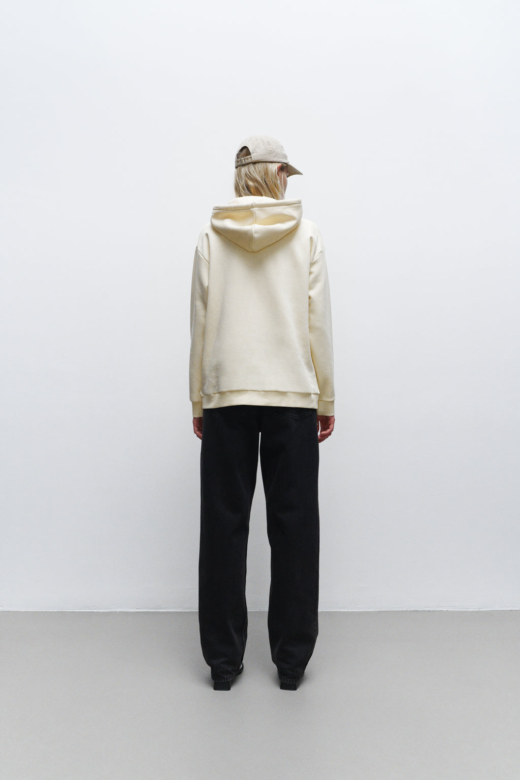 The garden chair, blue on hoodie