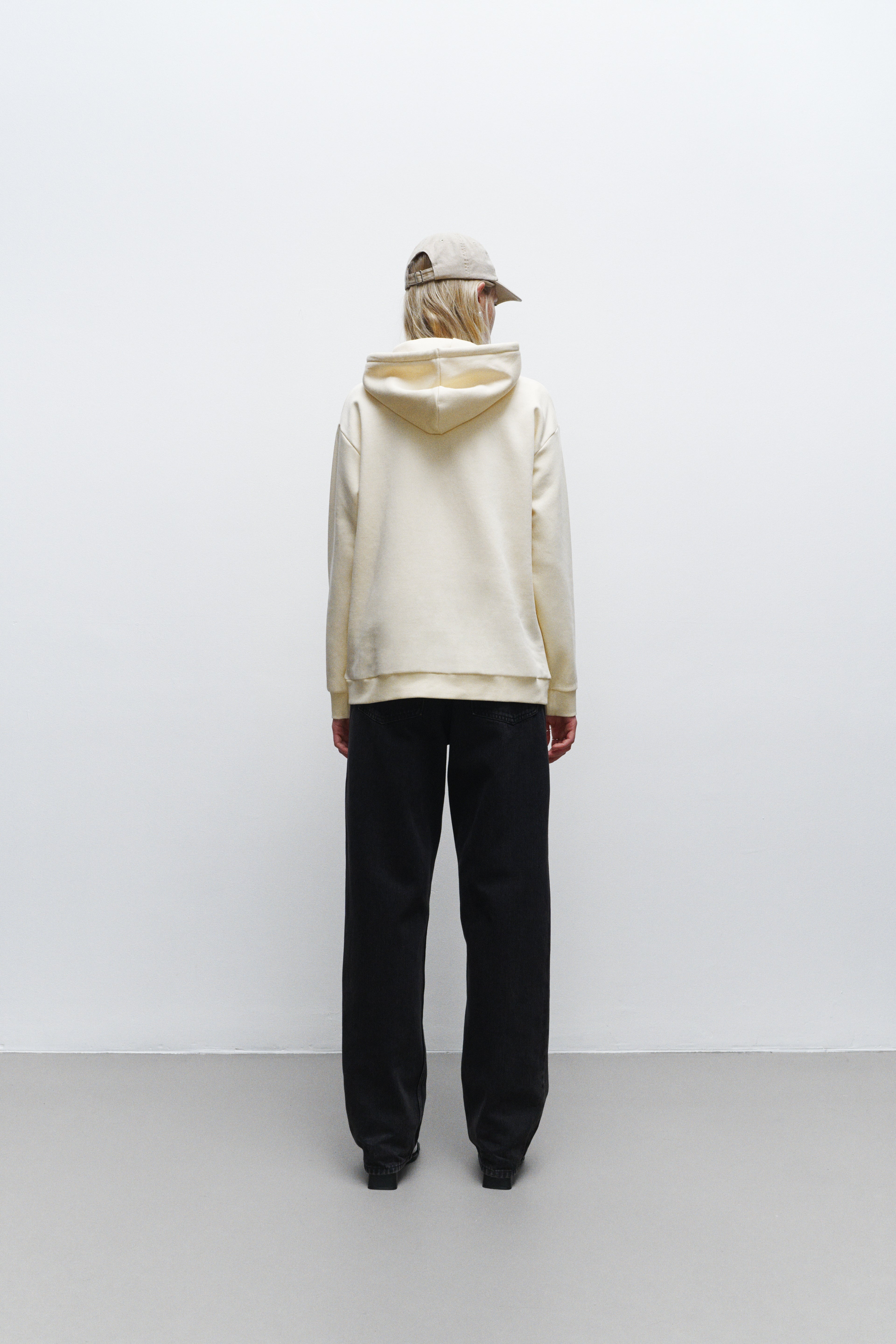 The garden chair, blue on hoodie