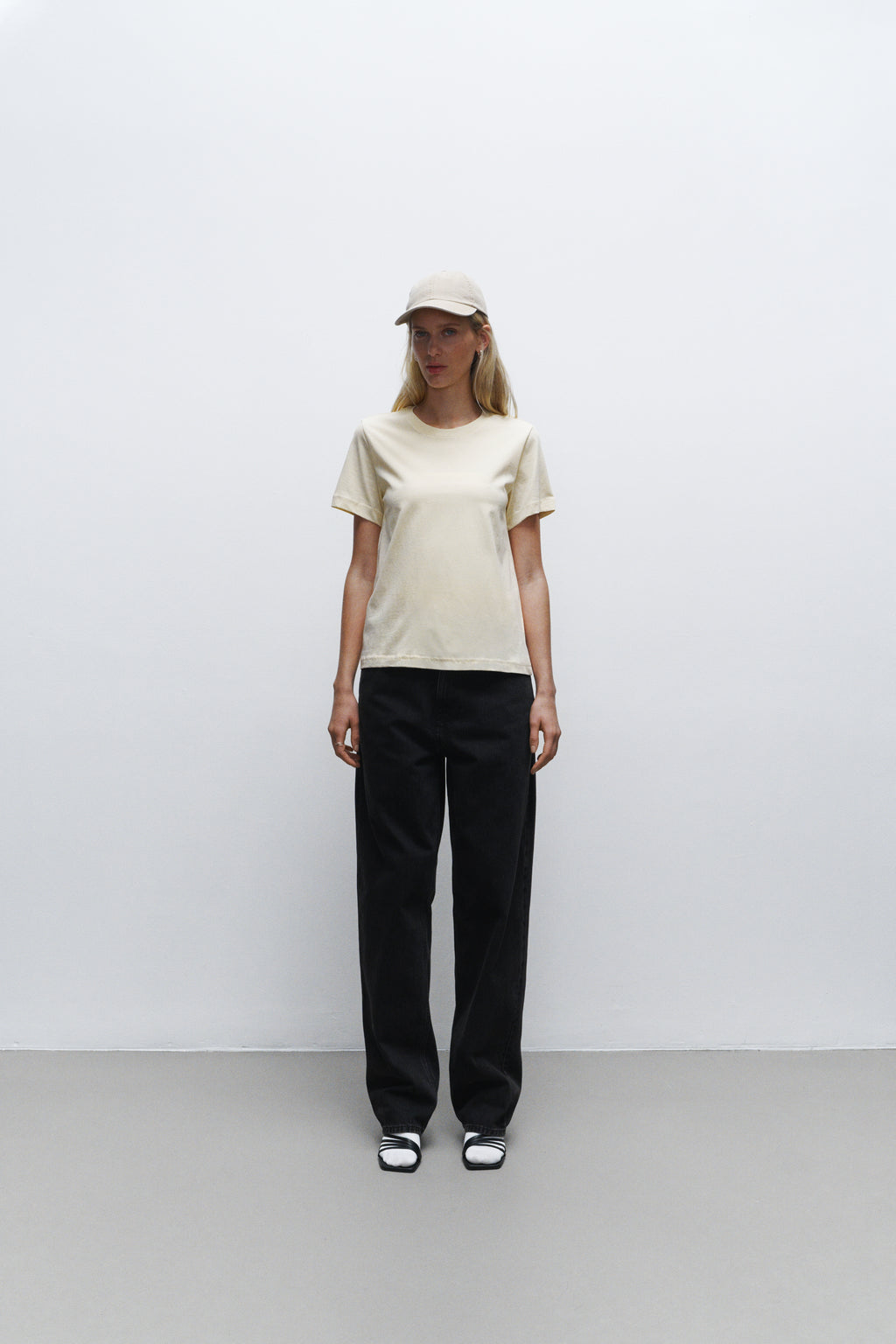 The garden chair, yellow on yellow, shirt